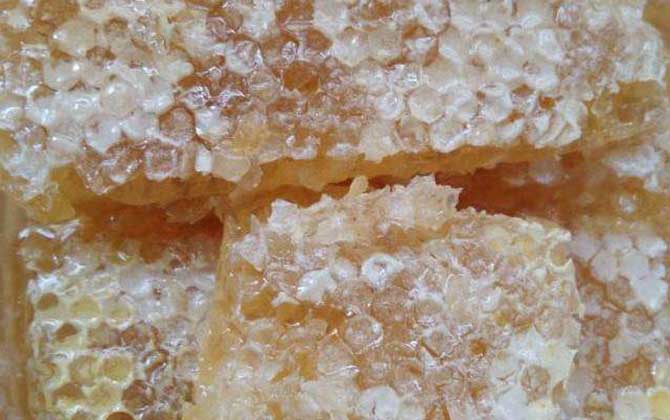 蜂巢蜜的作用與功效有哪些?經常吃蜂巢蜜,這6個好處跑不了! 蜂巢蜜