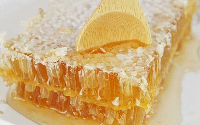 蜂巢蜜的作用與功效有哪些?經常吃蜂巢蜜,這6個好處跑不了! 蜂巢蜜