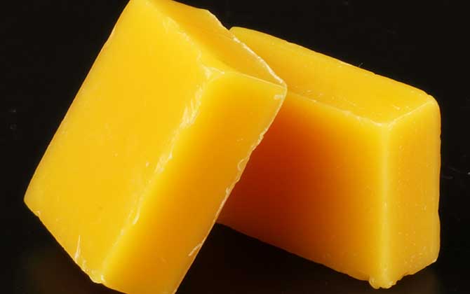 蜂蠟價格多少錢一斤?雖然比蜂蜜便宜得多,但用途上卻不可小噓! 蜂蠟