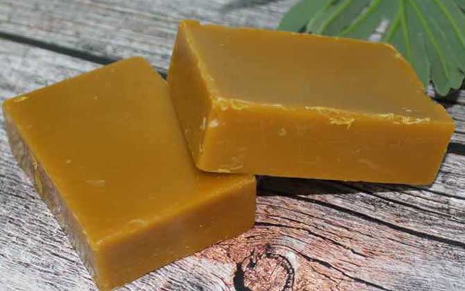 蜂蠟價格多少錢一斤?雖然比蜂蜜便宜得多,但用途上卻不可小噓! 蜂蠟