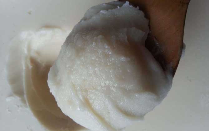 黑蜂蜂蜜的作用與功效有哪些?不但能潤腸通便,還能美容養顏! 黑蜂蜂蜜