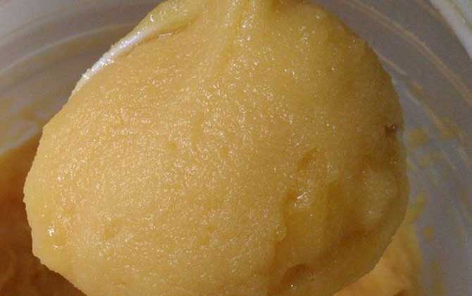 摻了白糖的蜂蜜結(jié)晶嗎?可能結(jié)晶,但結(jié)晶狀態(tài)與真蜂蜜大不相同! 蜂蜜