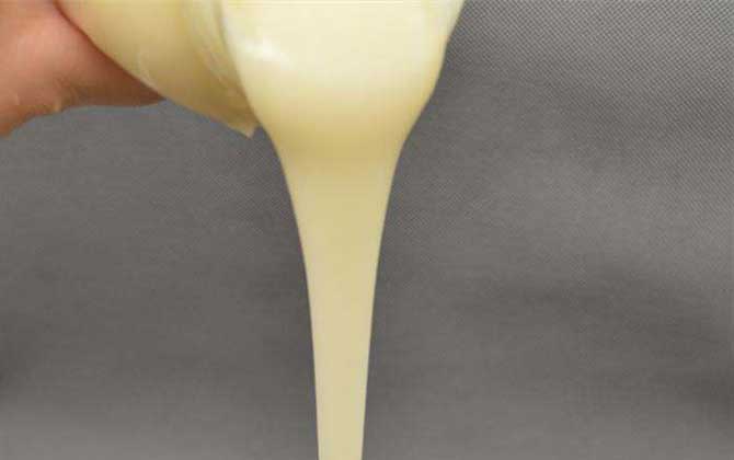 東北椴樹蜜多少錢一斤?一般不低于50元,品質好的甚至要上百元! 東北椴樹蜜