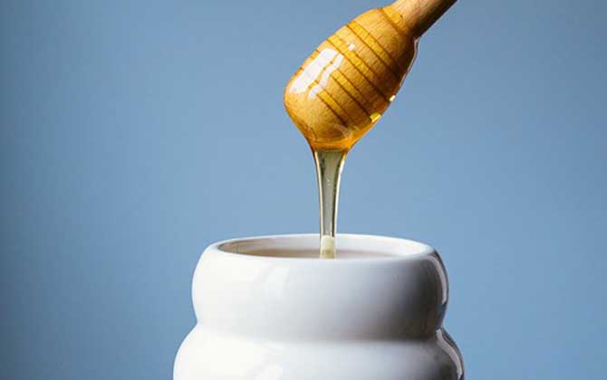 蜂蜜有保質(zhì)期嗎?保質(zhì)期多久?實際上蜂蜜沒有嚴(yán)格意義的保質(zhì)期! 蜂蜜
