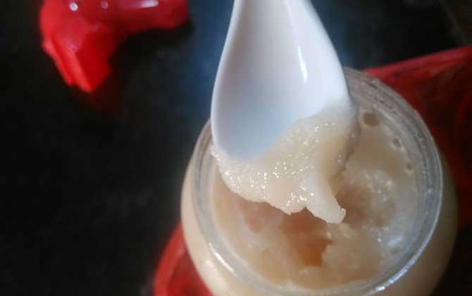 牛奶加蜂蜜喝死人是真的嗎?純粹是謠言,二者實際上是絕佳搭配! 蜂蜜