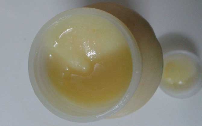 女性吃蜂王漿的最佳時(shí)間,建議盡量空腹食用,但不能過量食用! 蜂王漿