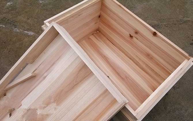 農(nóng)村簡(jiǎn)易蜂箱的做法及注意事項(xiàng) 活框蜂箱