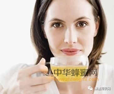 女性常喝蜂蜜,輕松做女神;今年三八節請叫女神節! 女性常喝蜂蜜,輕松做女神;今年三八節請叫女神節!