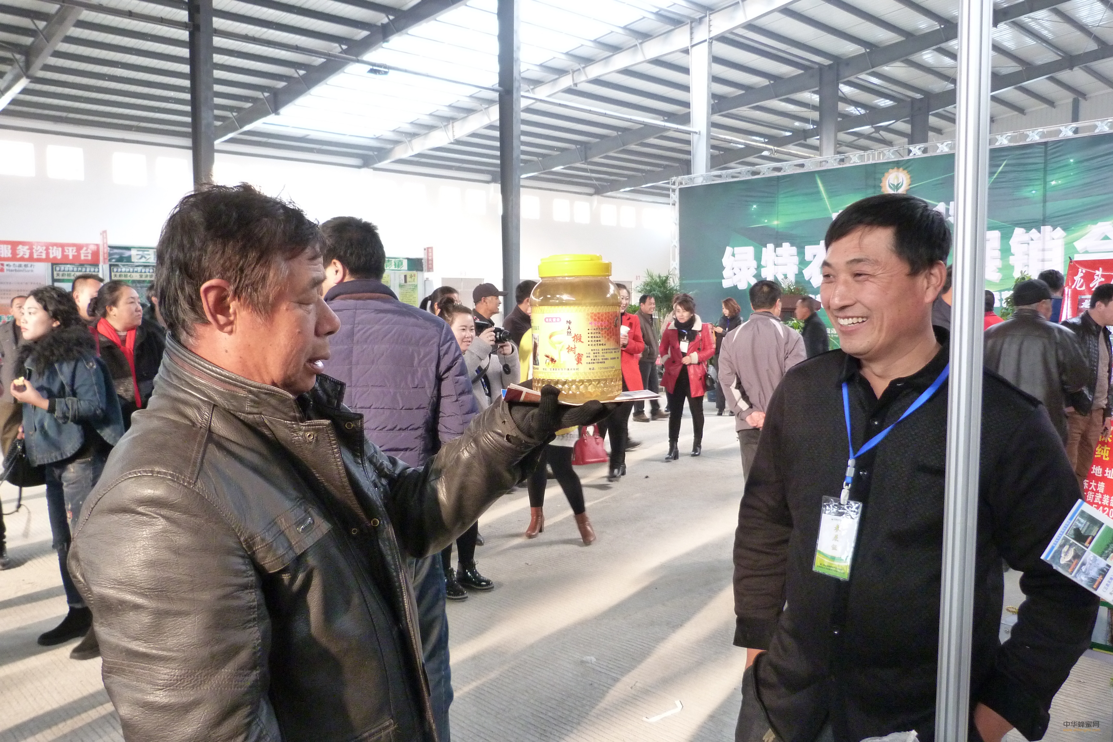 “養(yǎng)蜂大王” 細(xì)數(shù)致富經(jīng) 養(yǎng)蜂人 劉尚才 東北黑蜂 養(yǎng)蜂