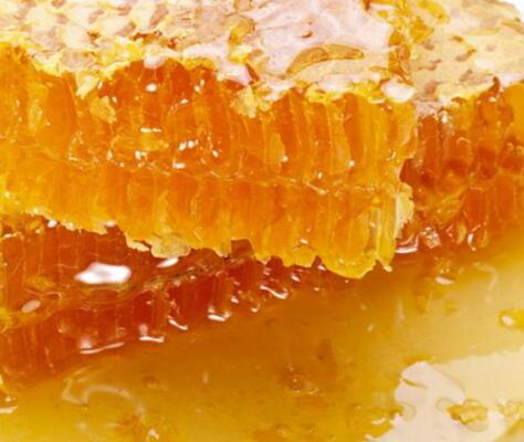 黑蜂蜂蜜的作用與功效及食用方法（黑蜂蜜的營養價值）