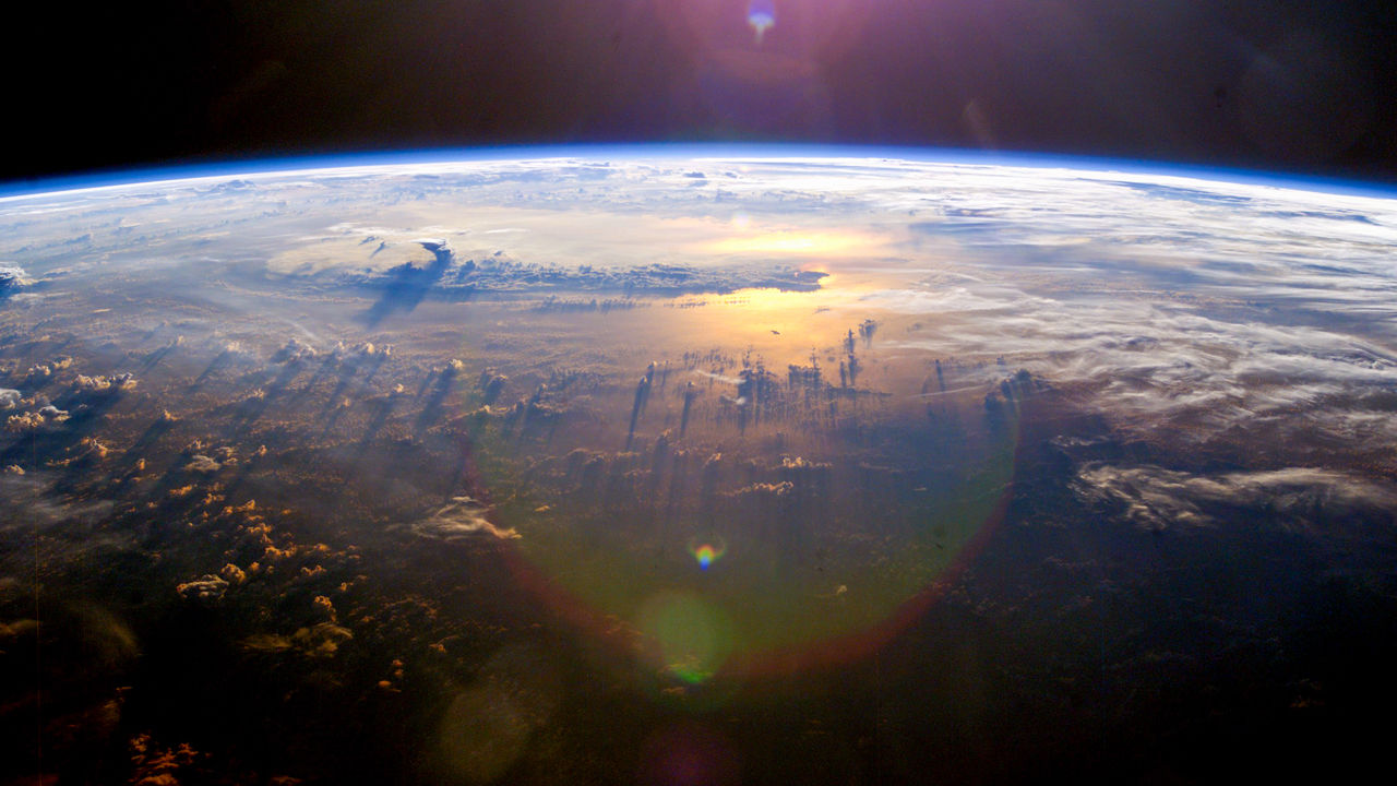 小行星將在秋分時(shí)節(jié)經(jīng)過地球，直徑約為300米？