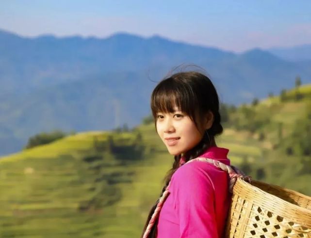 95后“村姑”靠直播插秧當上網紅(犁田、插秧、打鐵,真農活界“十項全能”)