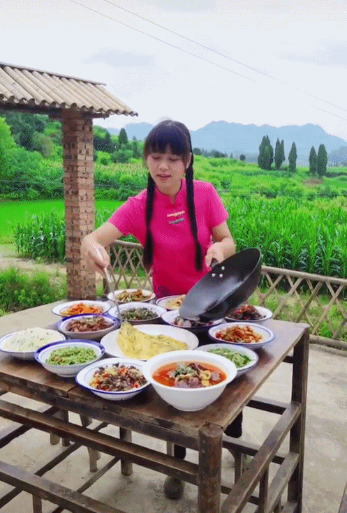 95后“村姑”靠直播插秧當上網紅(犁田、插秧、打鐵,真農活界“十項全能”)