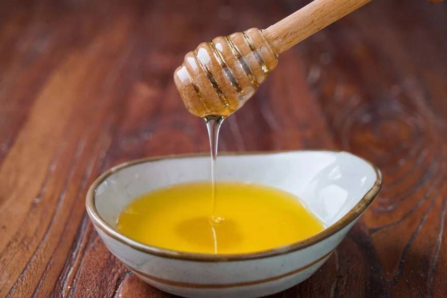 怎么用蜂蜜做冰淇淋(蜂蜜冰淇淋的簡(jiǎn)單做法) 怎么用蜂蜜做冰淇淋(蜂蜜冰淇淋的簡(jiǎn)單做法)