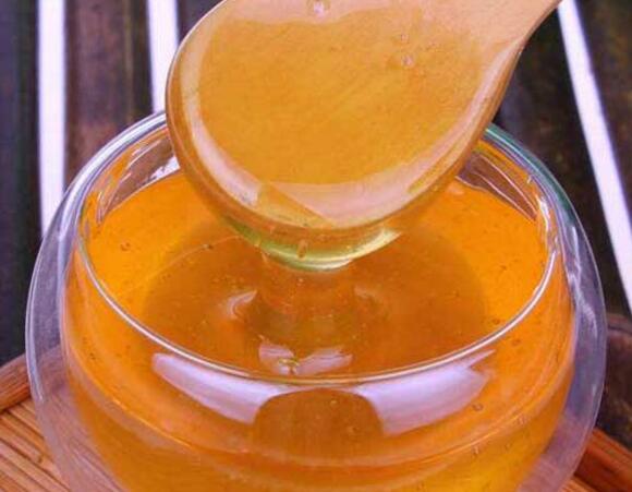 東北黑蜂雪蜜對(duì)青少年有什么好處（東北黑蜂雪蜜的功效和作用）