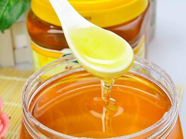 介王成功工蜂還在產(chǎn)卵如何處理（工產(chǎn)蜂群介王成功后，為何工蜂還在產(chǎn)卵）