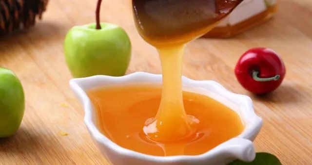 假蜂蜜是怎么做出來(lái)的？有毒嗎？(教你鑒別真假蜂蜜)