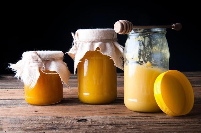 蜂蜜凝固的好還是不凝固的好(如何判斷蜂蜜是否純正) 蜂蜜凝固的好還是不凝固的好(如何判斷蜂蜜是否純正)