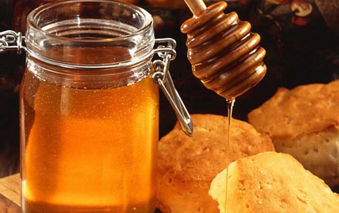 蜂蜜可以放冰箱嗎？完全沒有問題，但長時間放冰箱中會自然結(jié)晶！