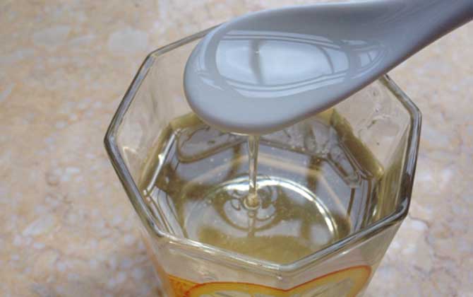 洋槐蜂蜜有什么功效與作用？經常喝洋槐蜂蜜，這7個好處跑不了！