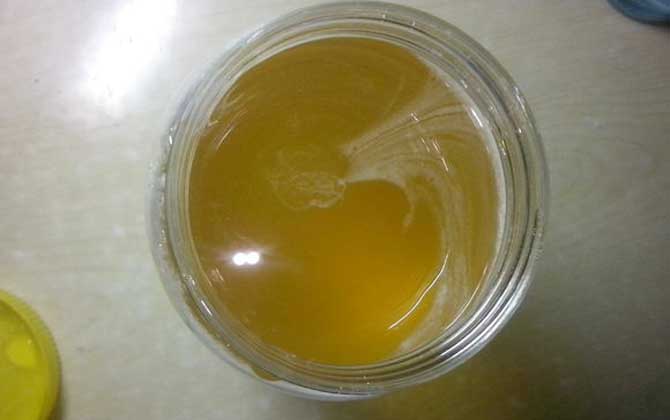 如何判斷蜂蜜是否壞了？實(shí)際上非常簡(jiǎn)單，變質(zhì)蜂蜜有這4個(gè)特征！