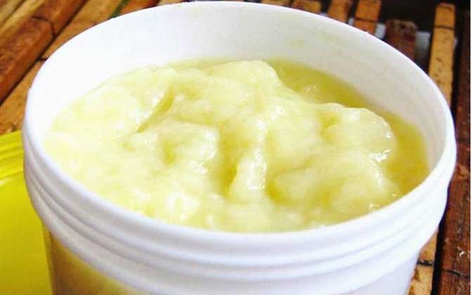 吃蜂王漿乳房長大了是怎么了？別擔心，蜂王漿有一定的豐胸效果！