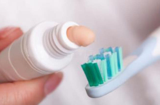 馬蜂蟄了腫了涂什么藥處理？（什么藥消腫止癢效果好）